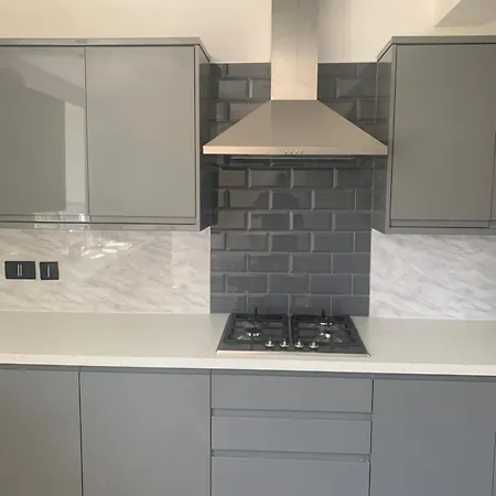 13 Langdale Gardens, Headingley Ls6 3hb *