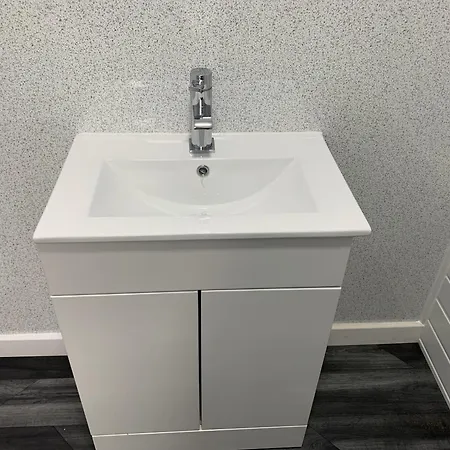 13 Langdale Gardens, Headingley Ls6 3hb *